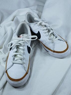 Nike boys White Sneakers with Black Swoosh and Brown Trim